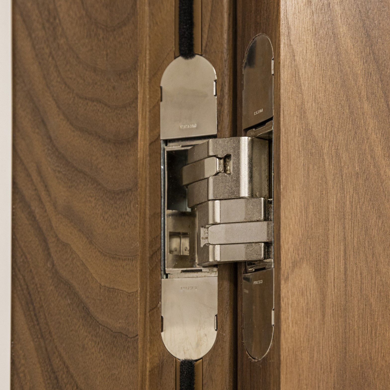 SERVICE Door System Fire Rated Concealed Hinges.