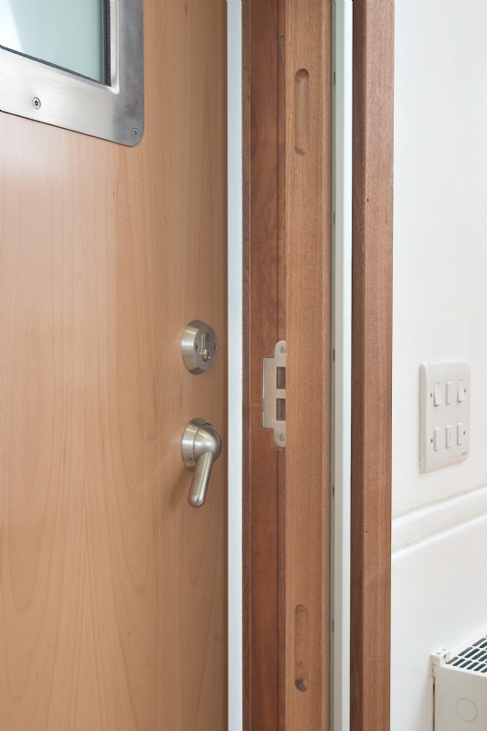 The lever handles offer good grip and non-institutional design.