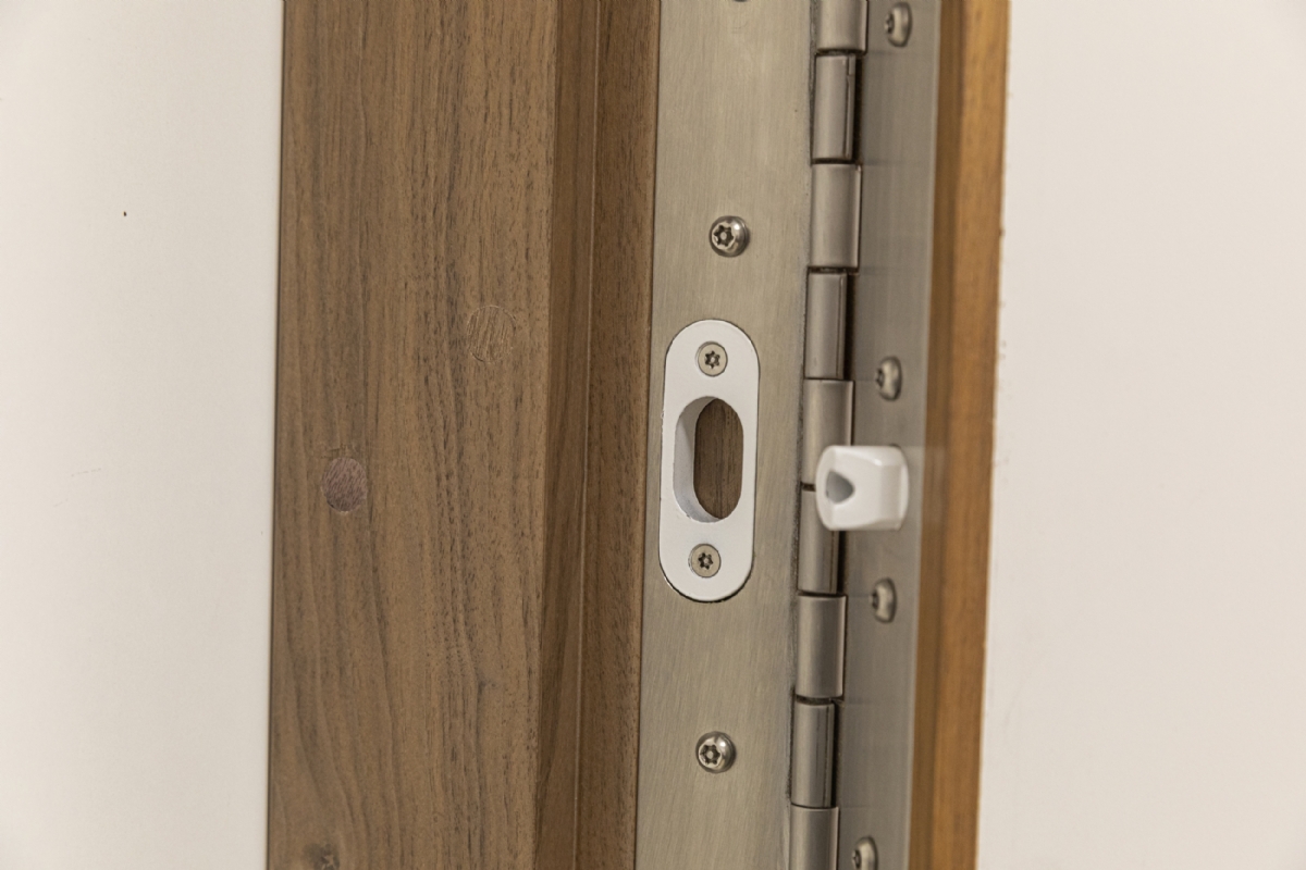 The continuous hinge provides high strength and durability.